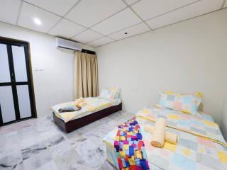 Pengkalan 42 Double-Storey Homestay - Kampong Pinji - 9