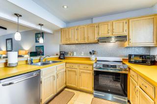 Less Than 1 Mi to Magic Sands Beach Condo with Pool Access! - Kailua-Kona - 4