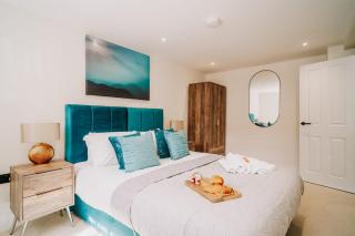 Spacious City Pad Parking WiFi Family Contractors - Birmingham - 3