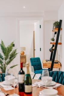 Spacious City Pad Parking WiFi Family Contractors - Birmingham - 1
