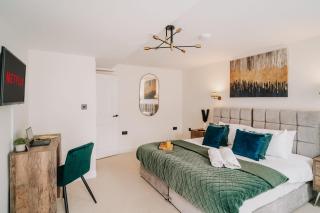 Spacious City Pad Parking WiFi Family Contractors - Birmingham - 9