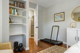 Spacious Living in S Austin Home Gym Office - Austin - 7