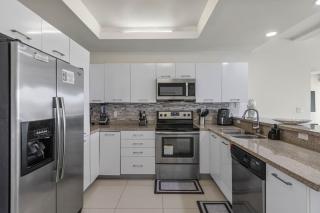Solare Tower Luxe Beach Retreat - 2