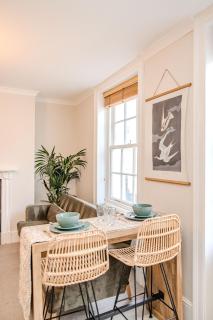 Sunny 1-Bedroom Flat Near the Waves of Brighton Beach - Brighton & Hove - 8