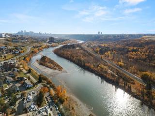 Spacious 4-Bedroom Retreat Near Bow River with Foosball & National Park Pass - 4