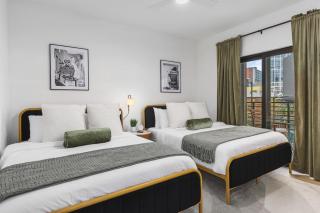 Luxury in The Gulch with Patio Pool Walk to Broadway - Nashville - 4