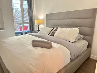 1Bdrm plus den with 2 real beds plus sofabed & Terrace & parking - 8