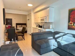 1Bdrm plus den with 2 real beds plus sofabed & Terrace & parking - 4