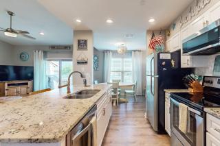 Bayhouse condos 2410 - 6