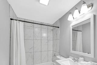 Spacious Haven - 8-Minutes to Chicago - Sleeps 10 - 7