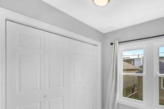 Spacious Haven - 8-Minutes to Chicago - Sleeps 10 - 2