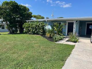 Location-Location-Location in Jensen Beach Cottage - Jensen Beach - 9