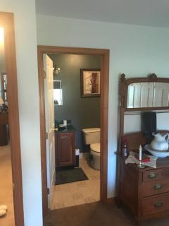 1st floor 2 guest rooms, shared full bath - 5