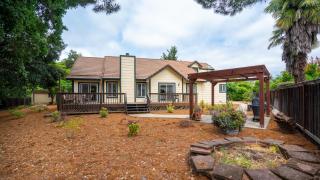 Masterbed, Luxury Garden Reasort - Cloverdale - 5