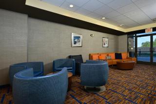 Courtyard by Marriott Bentonville - Bentonville - 7