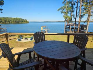 2BR 2BA Waterfront Lake Palestine Home with Boathouse Firepit New Furnishing - Coffee City - 0