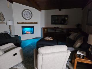 2BR 2BA Waterfront Lake Palestine Home with Boathouse Firepit New Furnishing - Coffee City - 8