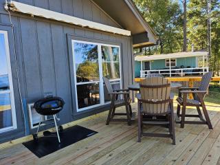 2BR 2BA Waterfront Lake Palestine Home with Boathouse Firepit New Furnishing - Coffee City - 5