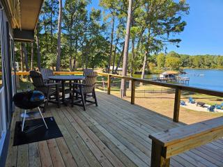 2BR 2BA Waterfront Lake Palestine Home with Boathouse Firepit New Furnishing - Coffee City - 4