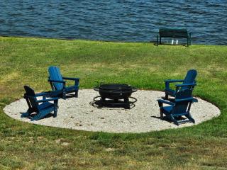 2BR 2BA Waterfront Lake Palestine Home with Boathouse Firepit New Furnishing - Coffee City - 3