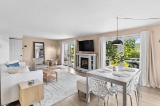 Canandaigua Lake Retreat with view and private beach access, foliage, hike, and Ski - Canandaigua - 4