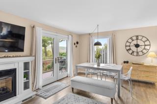 Canandaigua Lake Retreat with view and private beach access, foliage, hike, and Ski - Canandaigua - 3