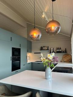 Hus sentralt i øystese med privatliv - 2