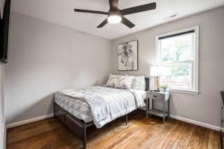 Fenced Yard, Swing Set Pawfect for Family and Dogs! - 6