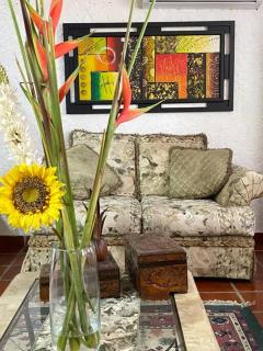Casa Rústica con jardínes en excelente ubicación - Atamo - 4