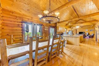 Ottawa Cabin Hot Tub, Wraparound Deck, Games - 1