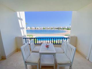 Nayah Stays, Joubal Lagoons flowery apartment - 3