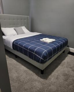 Queen bedroom in Columbus, University district - - 0