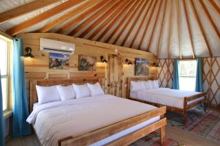 Yurt Overlook #4 with AC and Private Bath 2 Kings - Orderville - 3