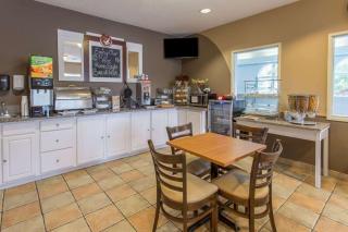 Rock Island Inn & Suites Streator , IL - 3