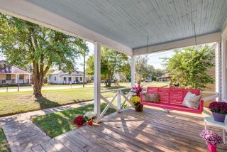 3 Mi to Downtown Covington Cozy Getaway with Porch! - Covington - 0