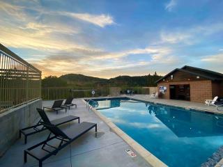 Yurt Overlook #02 with AC and Private Bath King Suite - Orderville - 5