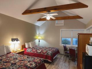 Spruce Lane Lodge and Cottages - 4