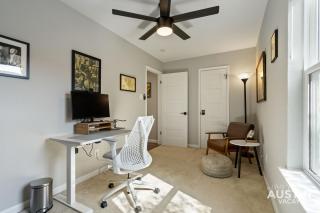 Spacious Living in S Austin Home Gym Office - Austin - 8