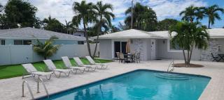 Cozy Getaway with Pool and Putting Green Unit 1 - 1