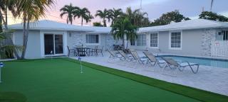 Cozy Getaway Studio with Pool and Putting Green 1A - Fort Lauderdale - 4