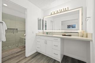 Newly Remodel Luxury Home with Hotel-Like Amenity - Rowland - 7