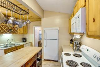 4 Mi to Rainbow Lake Peaceful Home with Deck - Pinetop-Lakeside - 6