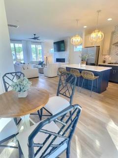 Luxurious Lake Getaway - Winchester - 6