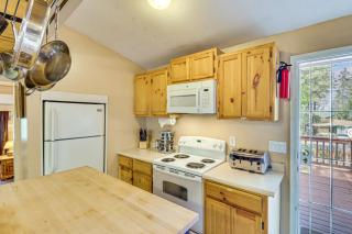 4 Mi to Rainbow Lake Peaceful Home with Deck - Pinetop-Lakeside - 5