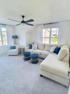 Luxurious Lake Getaway - 1