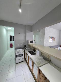 Apartamento no Guarujá Praia da Enseada para até 6 pessoas, com Ar Condicionado, aprox 350 metros - 5 minutos a pé - 6