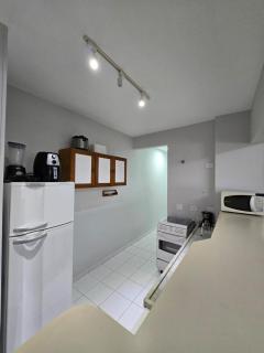 Apartamento no Guarujá Praia da Enseada para até 6 pessoas, com Ar Condicionado, aprox 350 metros - 5 minutos a pé - 7