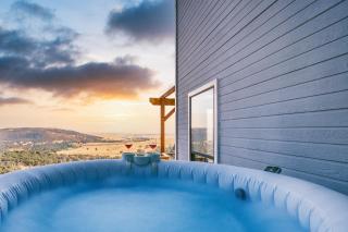 Breathtaking view of the Hills with HotTub, Pool and Pool Table - - 6