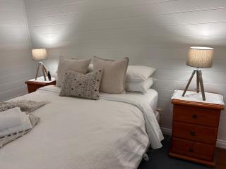 Sails - elegant, spacious beach villa - Port Fairy - 3