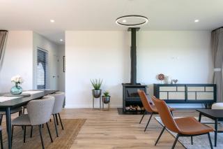 Taupo New Retreat - Stylish, Convenient and Gully track to the lake - 1